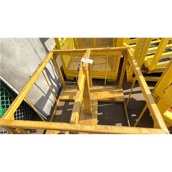 INDUSTRIAL MATERIAL PLATFORM LIFT
