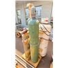 Image 2 : INDUSTRIAL WELDING TANK CADDY LIFT WITH 4 ASSORTED GAS CYLINDERS