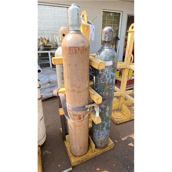 INDUSTRIAL WELDING TANK CADDY LIFT WITH 3 ASSORTED GAS CYLINDERS