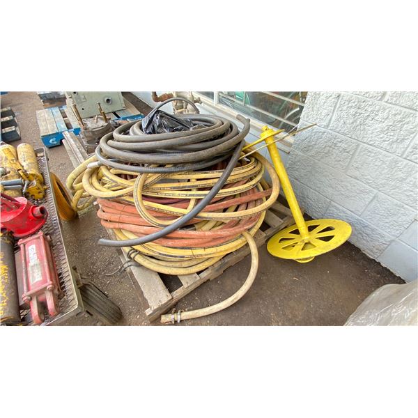 PALLET OF INDUSTRIAL HOSES & METAL HOSE REEL