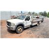Image 1 : 2005 FORD F-550 XL SUPERDUTY TURBO, 2DR FLATDECK PU, WHITE, VIN 1FDAF56P45EB02461