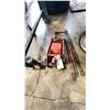 Image 1 : ORANGE HYDRAULIC FLOOR JACK & BLACK HYDRAULIC JACK STAND