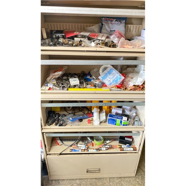 5 DRAWER METAL CABINET WITH ASSORTED WELDING/DRILLING AND MACHINING FITTINGS/HARDWARE