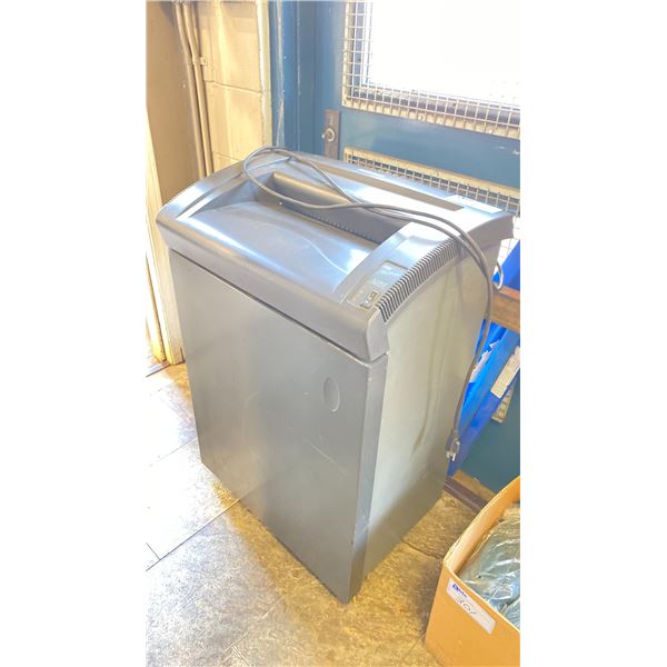 GBC SHREDMASTER MODEL 5220S COMMERCIAL PAPER SHREDDER