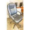 Image 4 : GROUP OF 3 BLACK OFFICE CHAIRS