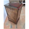 Image 4 : * Vintage Style Three Drawer Night Stand (15"w x14"d x28"h), tempered glass piece - CANNOT SHIP
