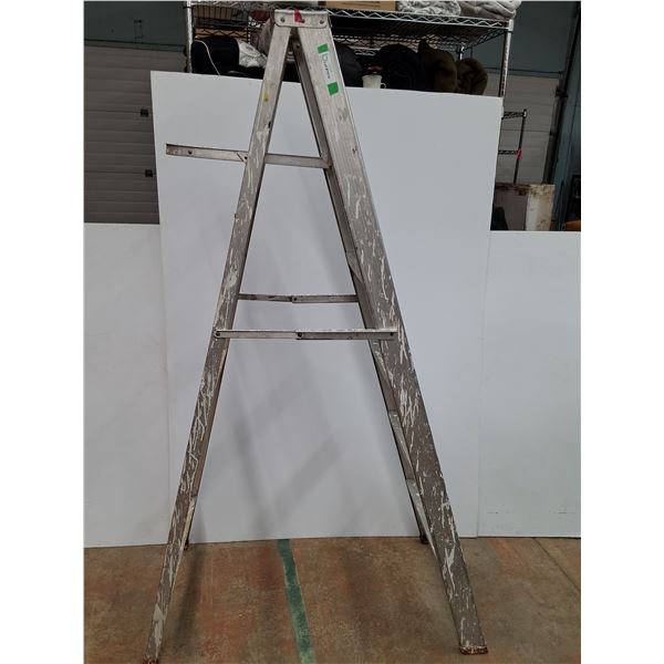 ** Aluminum 6ft Ladder - CANNOT SHIP