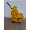 Image 1 : * Rubbermaid Mop Bucket - CANNOT SHIP