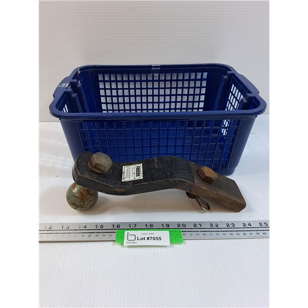 Reese 3,500lb Trailer Hitch (Slot Style) - 2" Ball & Plastic Basket  -  PICK UP