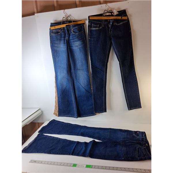 Women's Jean Lot- Levi's; W25 L32, Hudson; 25, Wrangler;  0/32