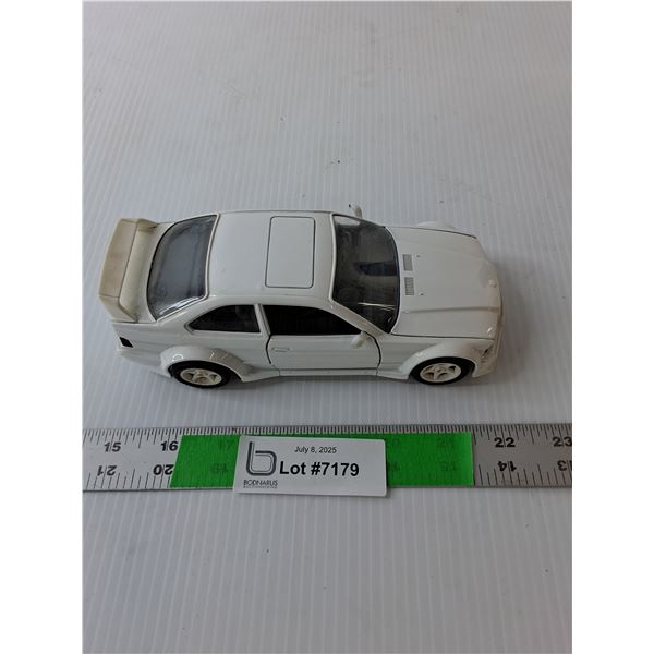 Durago BMW 1:24 Model Car, One Loose Wheel