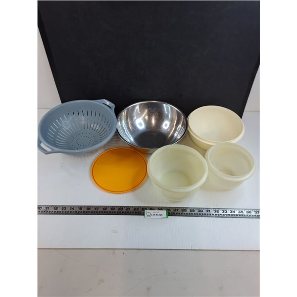 Strainer, Mixing Bowl, Tupperware Bowls