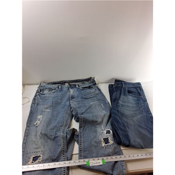 (2) Jeans