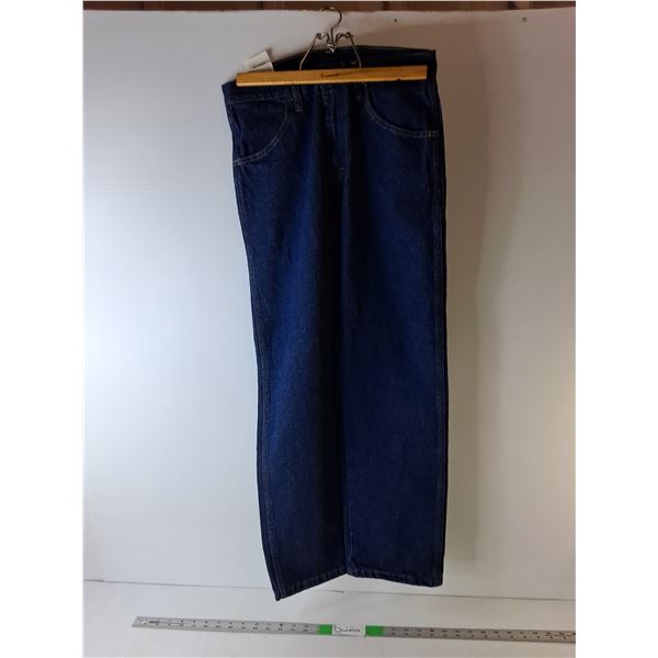 Men's Wrangler Jeans 30 x 30, Appear New
