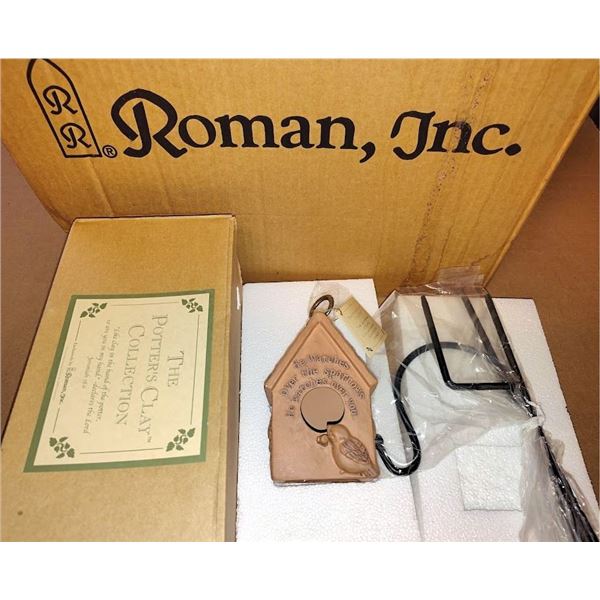 ROMAN POTTERS CLAY COLLECTION BIRD HOUSE W/ METAL IN GROUND STAND