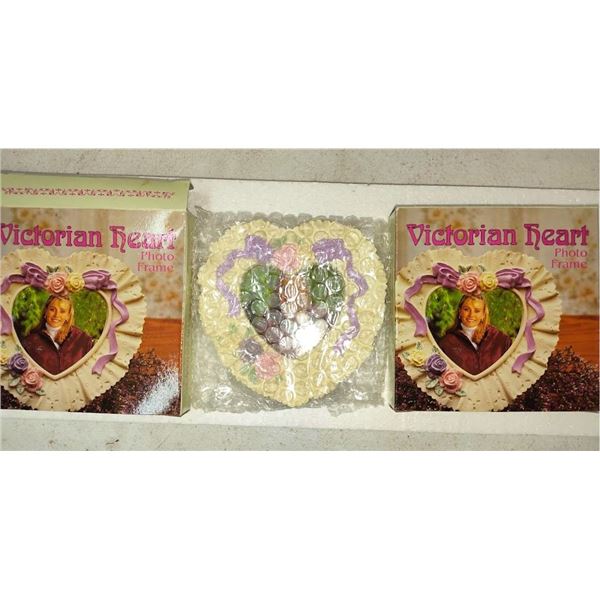 VICTORIAN HEART PHOTO FRAME 5" BY 5" W/ FELT BACK STAND, RESIN