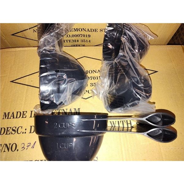 2 cup plastic scoop with built in bag clip