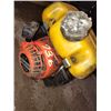 Image 2 : WEED WACKER / PULLS FREE