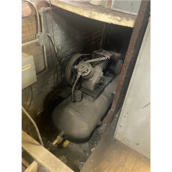 LATE ENTRY : 5HP/ 8O GALLON HORIZONTAL AIR COMPRESSOR