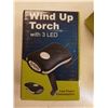 Image 3 : WIND UP LIGHT W/ 3 LED LIGHTS AND WRIST STRAP - LOT VALUE $39.98