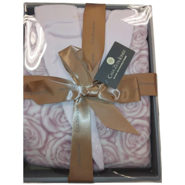 CASA ZETA-JONES PLUSH REVERSIBLE ROBE- RETAIL $49.99