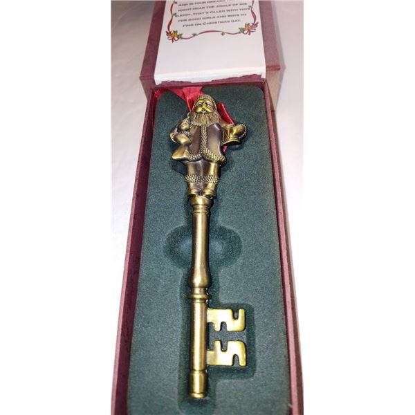 BRASS SANTA KEY DECOR FOR DOOR - RETAIL $19.95