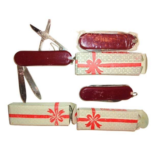 SET OF 3 SWISS ARMY KNIFES EACH 2.5 INCHES - RETAIL VALUE : $25.00