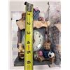 Image 4 : SET OF 2 - 6" DECORATIVE BEAR CLOCK MADE OF RESIN AND QUARTZ - RETAIL VALUE $29.00 EACH