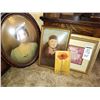 Image 1 : ANTIQUE FRAME AND PHOTO LOT