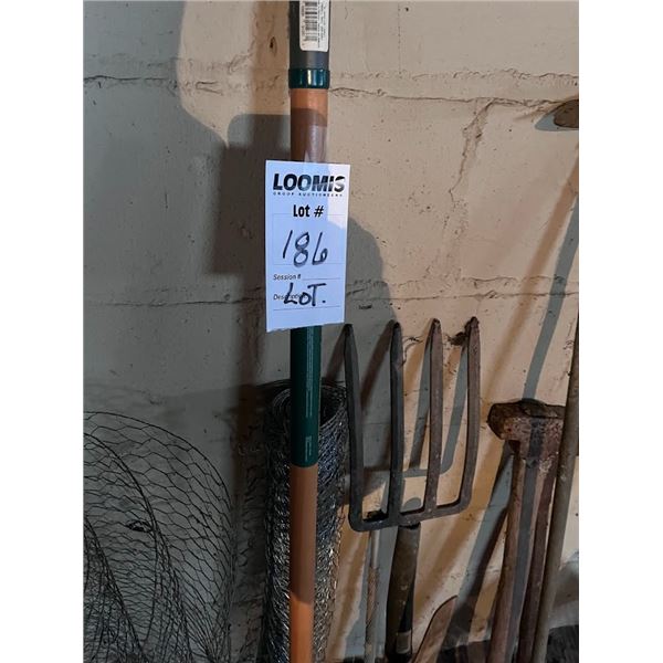 LOT OF HAND TOOLS