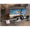 Image 1 : 4000 LB. FLOOR JACK (LOOKS NEW)