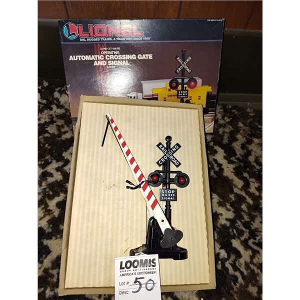 LIONEL AUTO CROSSING GATE AND SIGNAL - UNUSED AND IN BOX