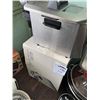 Image 2 : HUGE KITCHEN COOKWARE LOT WITH PRO DEEP FRYER