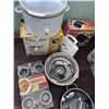 Image 3 : HUGE KITCHEN COOKWARE LOT WITH PRO DEEP FRYER