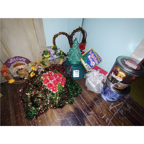 HOLIDAY LOT WITH UNIQUE CHRISTMAS TREE