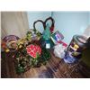 Image 1 : HOLIDAY LOT WITH UNIQUE CHRISTMAS TREE