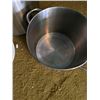 Image 3 : LOT WITH COOKING EQUIPMENT