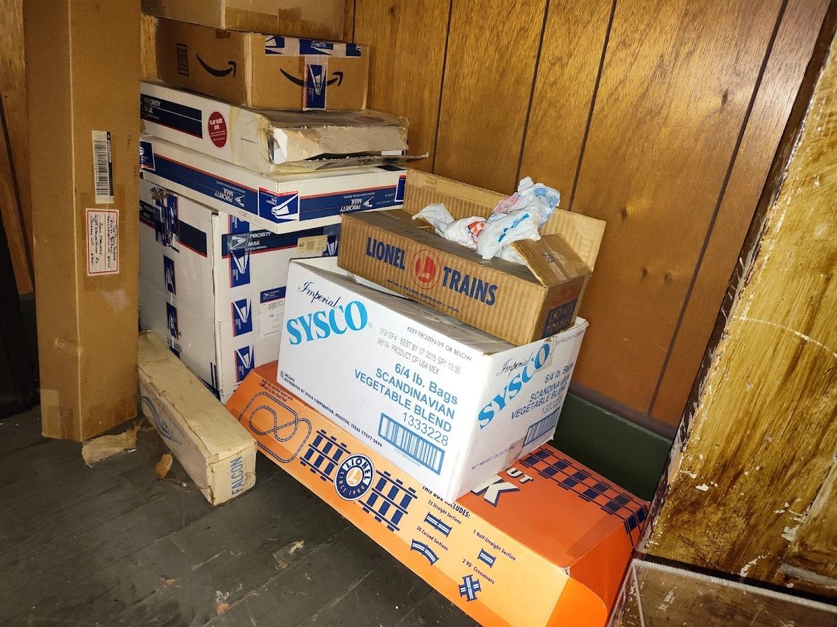 LOT BUNDLE OF LIONEL NEW TRAIN EMPTY BOXES