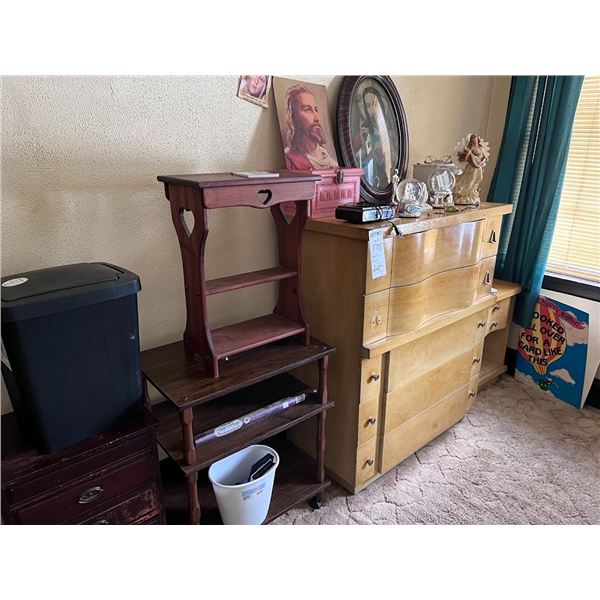 COMPLETE BEDROOM LOT, VINTAGE DRESSER, STANDS, GIFTWARE