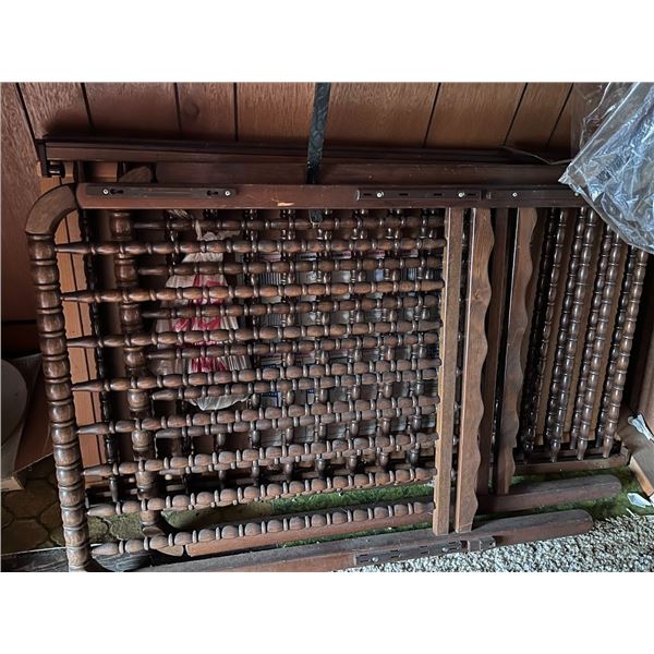 ANTIQUE WOOD  SPINDLE BABY BED
