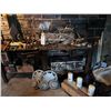 Image 1 : LOT OF ITEMS IN THE WORK ROOM