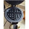Image 3 : KITCHENAID PRO LINE WAFFLE MAKER