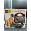 Image 2 : HaOiZ Living Basics Non-Stick Sandwich Maker with Locking Lid