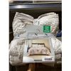 Image 2 : Natori Floral King-Size Bedding Set with Comforter and Pillowcases