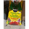 Image 1 : 50 L Miracle-Gro Potting Mix with 0.18-0.09-0.14 Formula