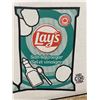 Image 3 : Layâ€™s Salt & Vinegar Potato Chips 40 Bags, 40g Each