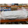 Image 2 : George Courey Inc. L838 King-Size Pillows Lot of 2Â