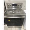 Image 2 : Samsung Electric Range With Glass Cooktop and Digital Display