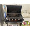 Image 2 : Blackstone 4-Burner Propane Gas Griddle Station with Lid