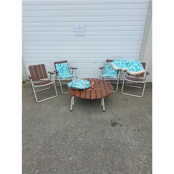 VTG Wooden Patio Table Set w/Flower Seat Cushions and Table Cloth
